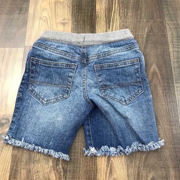 2 pairs of boys shorts size 4t - Picture 6 of 7